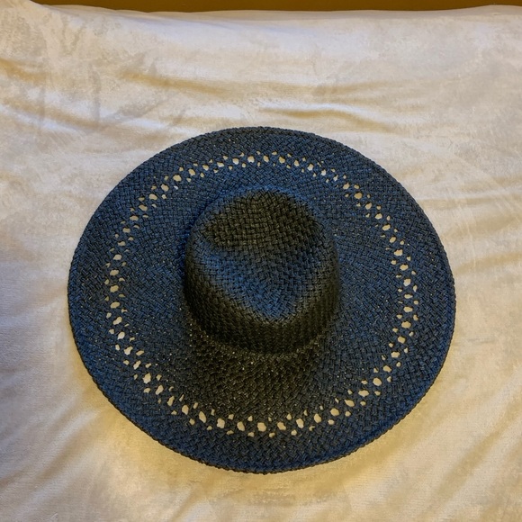 3 large sun hats black, black & white, & cream from H&M - Picture 6 of 7